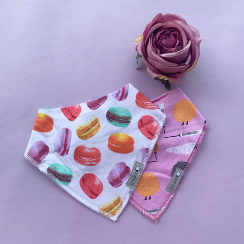 Macaroon & Dough Bib Set