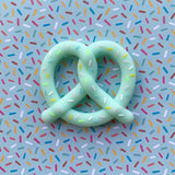 PRETZEL TEETHER(MINT)