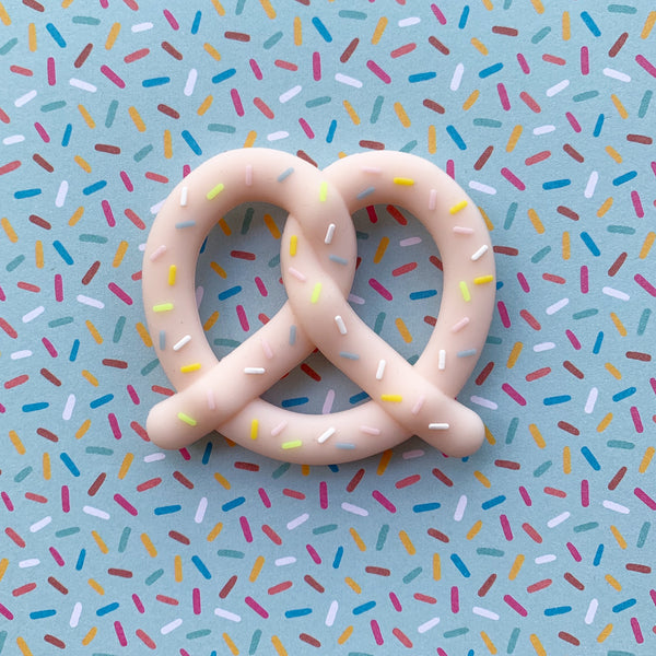 PRETZEL TEETHING TOY (2 Colors)